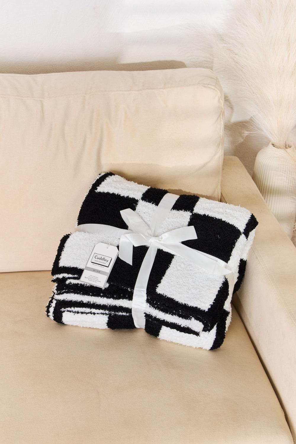 Cuddley Checkered Decorative Throw Blanket - Honeypot