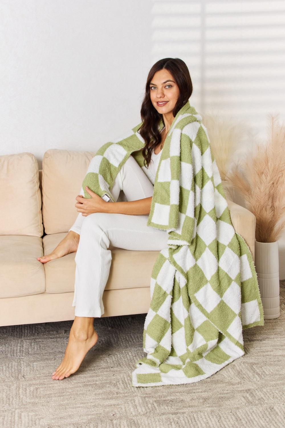 Cuddley Checkered Decorative Throw Blanket - Honeypot