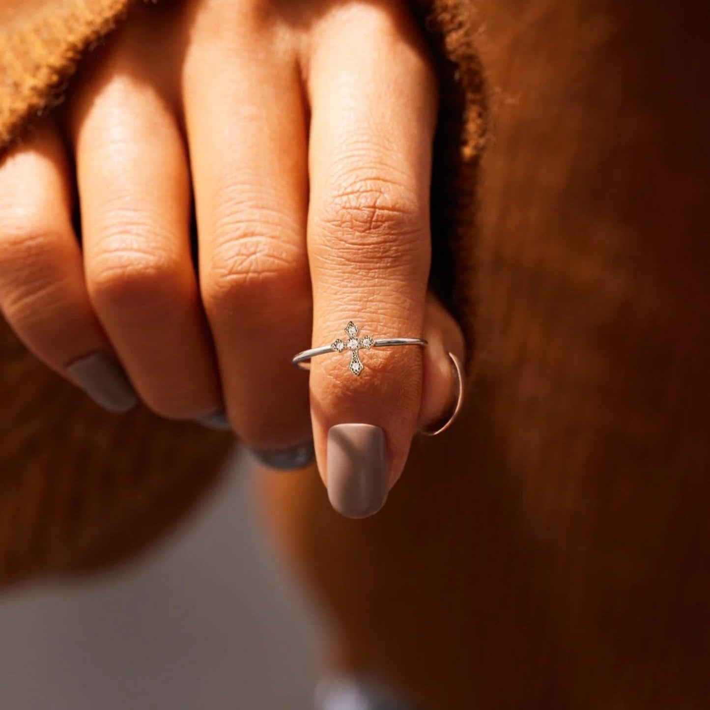 925 Sterling Silver Cross Ring - Honeypot