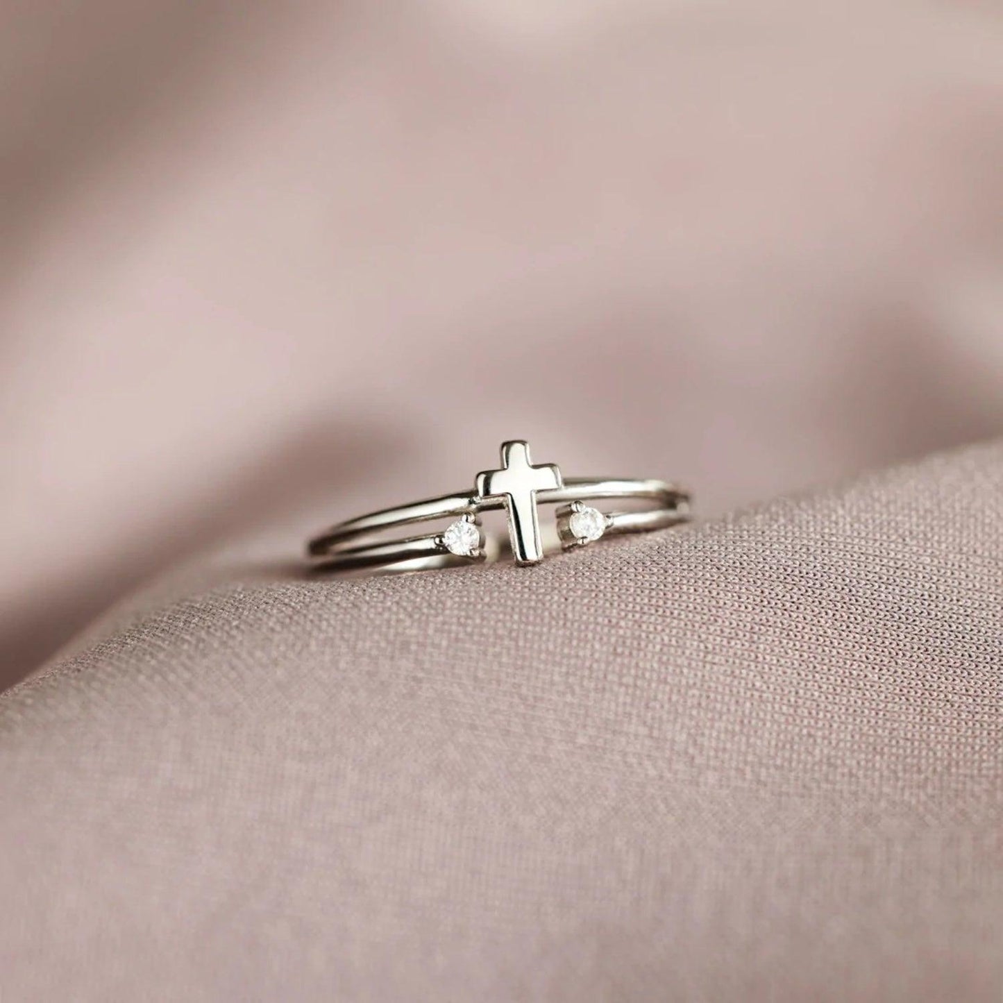 925 Sterling Silver Cross Ring - Honeypot